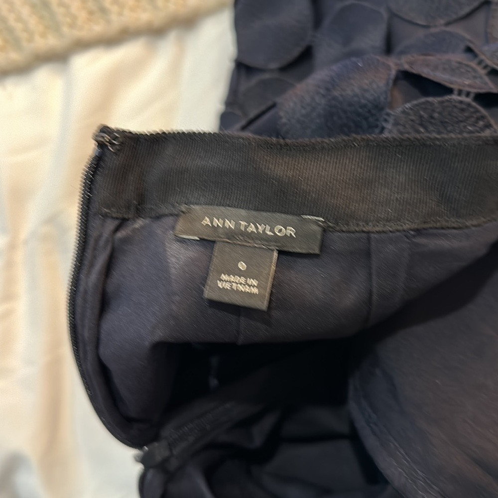 Ann Taylor Dark Navy Skirt Size 0 - Picture 6 of 7